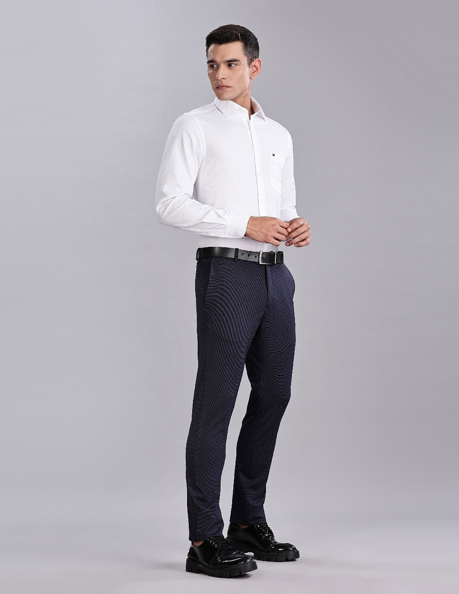 Tommy Hilfiger Regular-Fit Printed Mid Rise Trousers