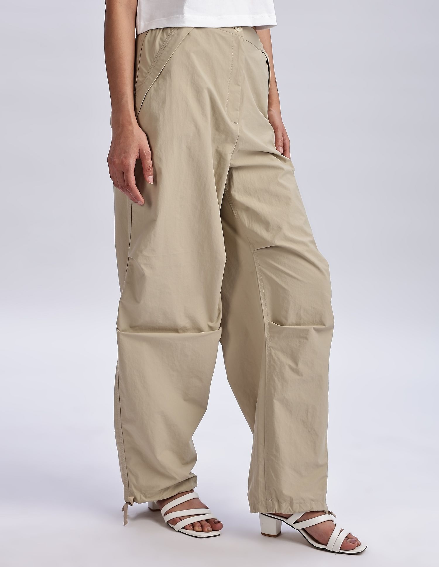 Calvin Klein Jeans Straight-Fit Solid Mid Rise Joggers