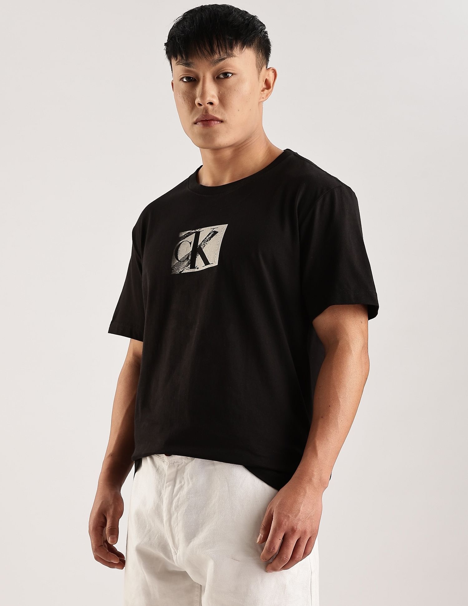 Calvin Klein Jeans Logo Regular-Fit Cotton T-Shirt