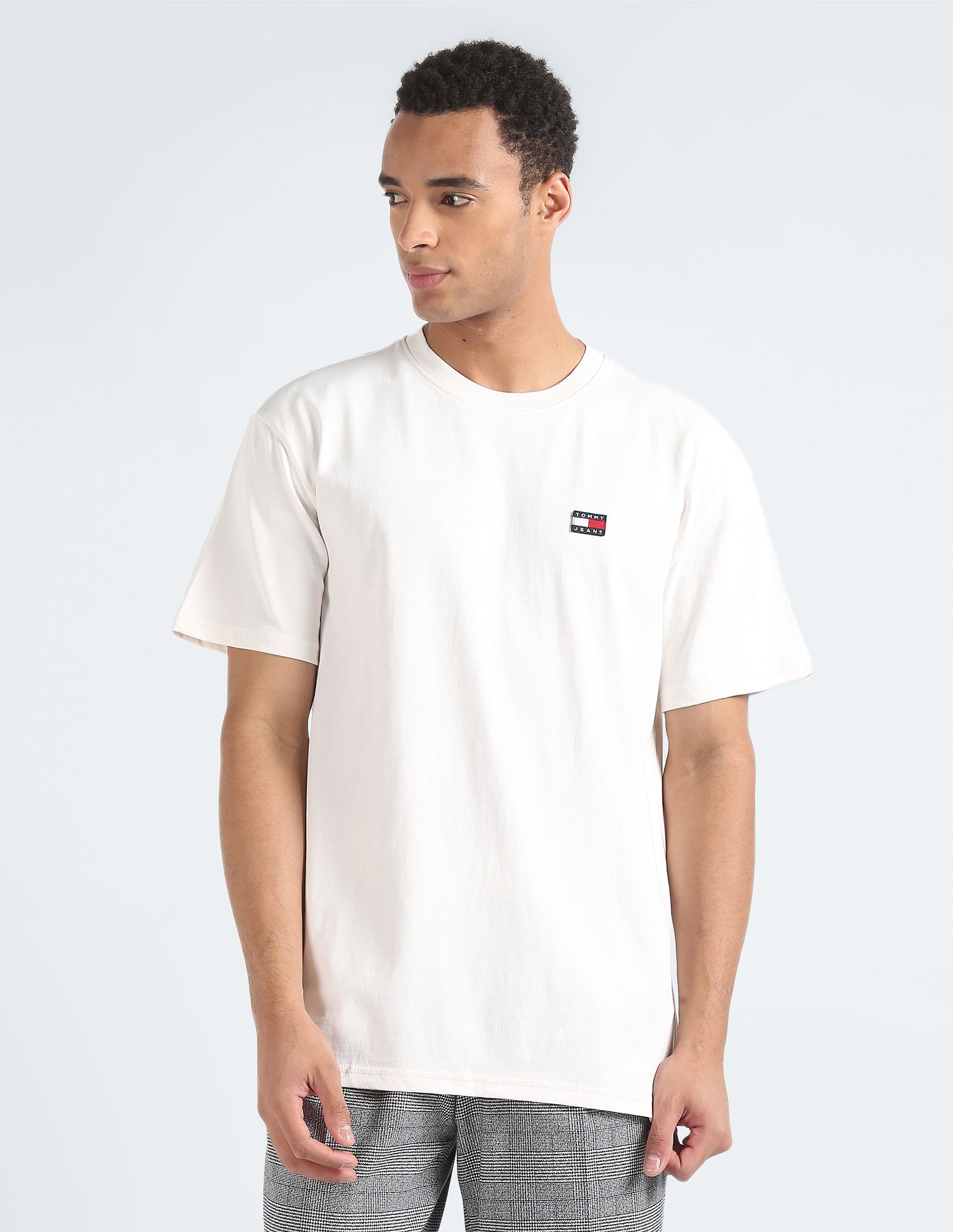 Tommy jeans badge discount tee