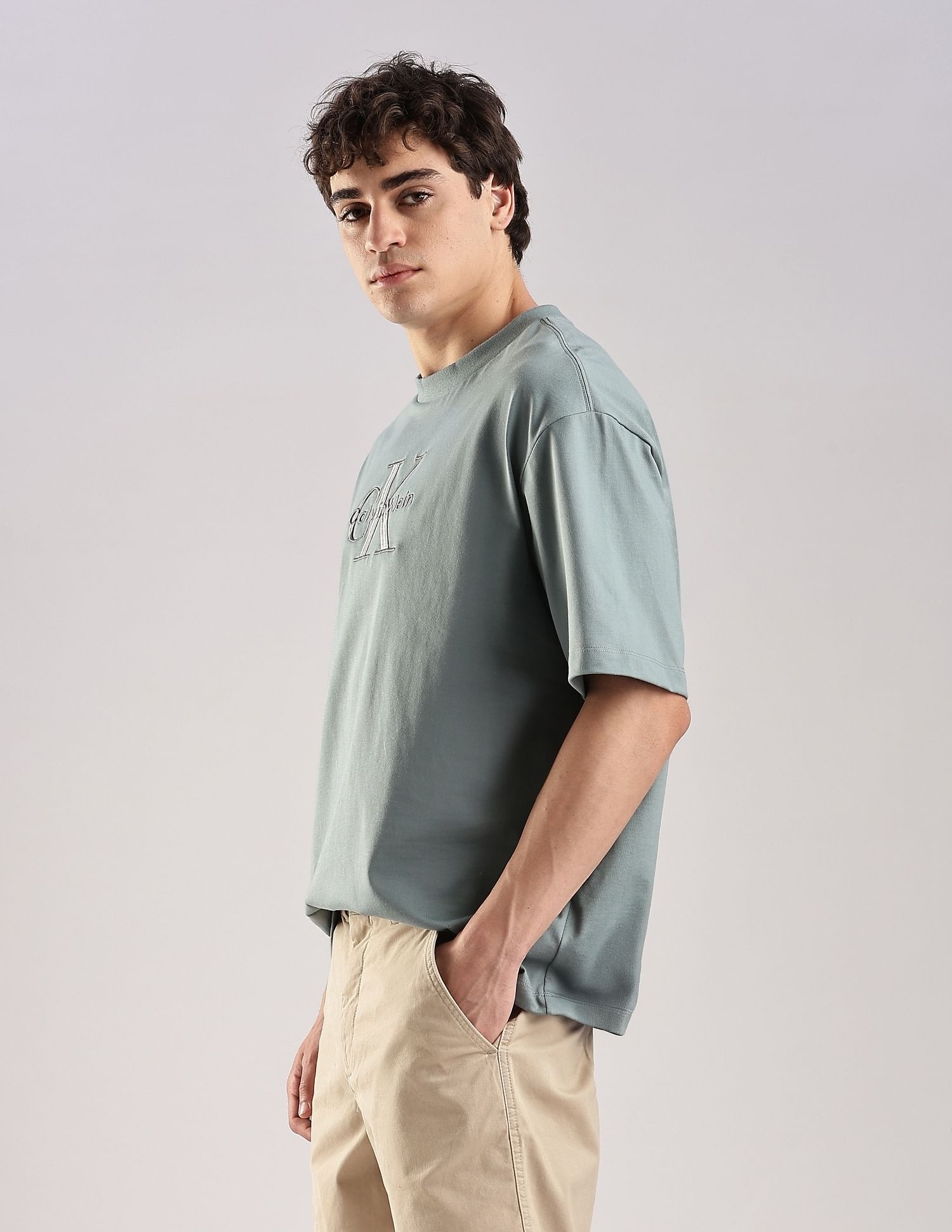 Calvin Klein Jeans Relaxed-Fit Logo Cotton T-Shirt
