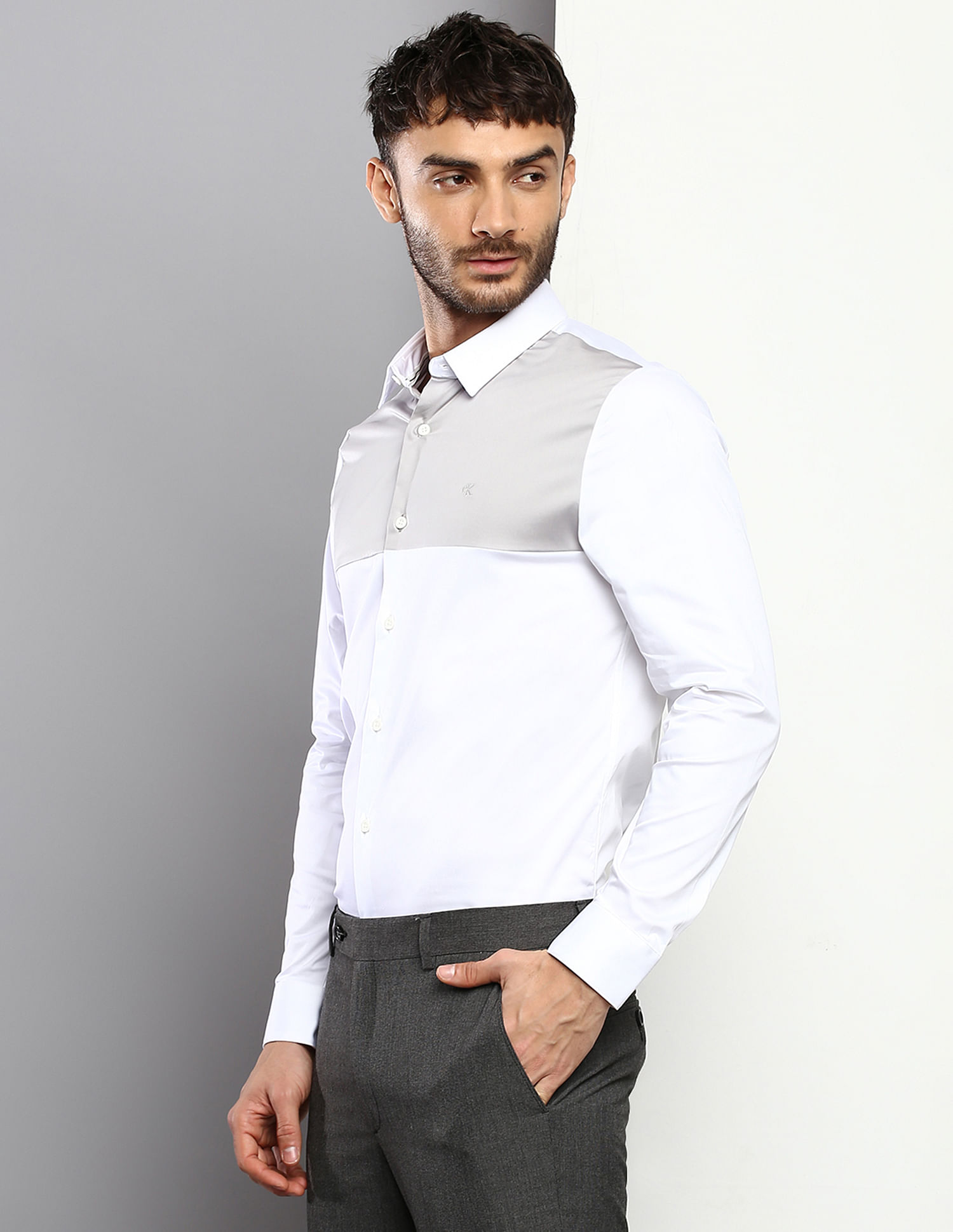 Buy Calvin Klein Jeans Colour Block Slim Fit Casual Shirt - NNNOW.com