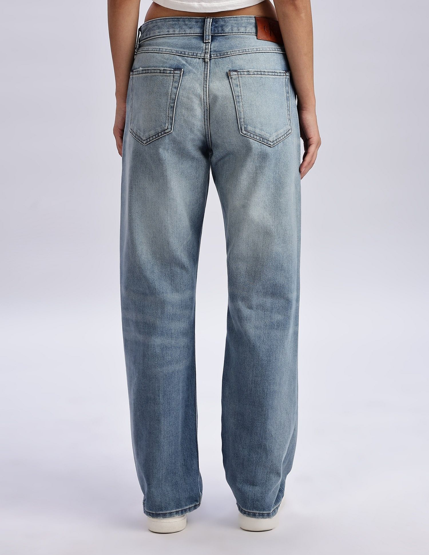 Calvin Klein Jeans Mid-Wash Straight-Fit Mid Rise Jeans