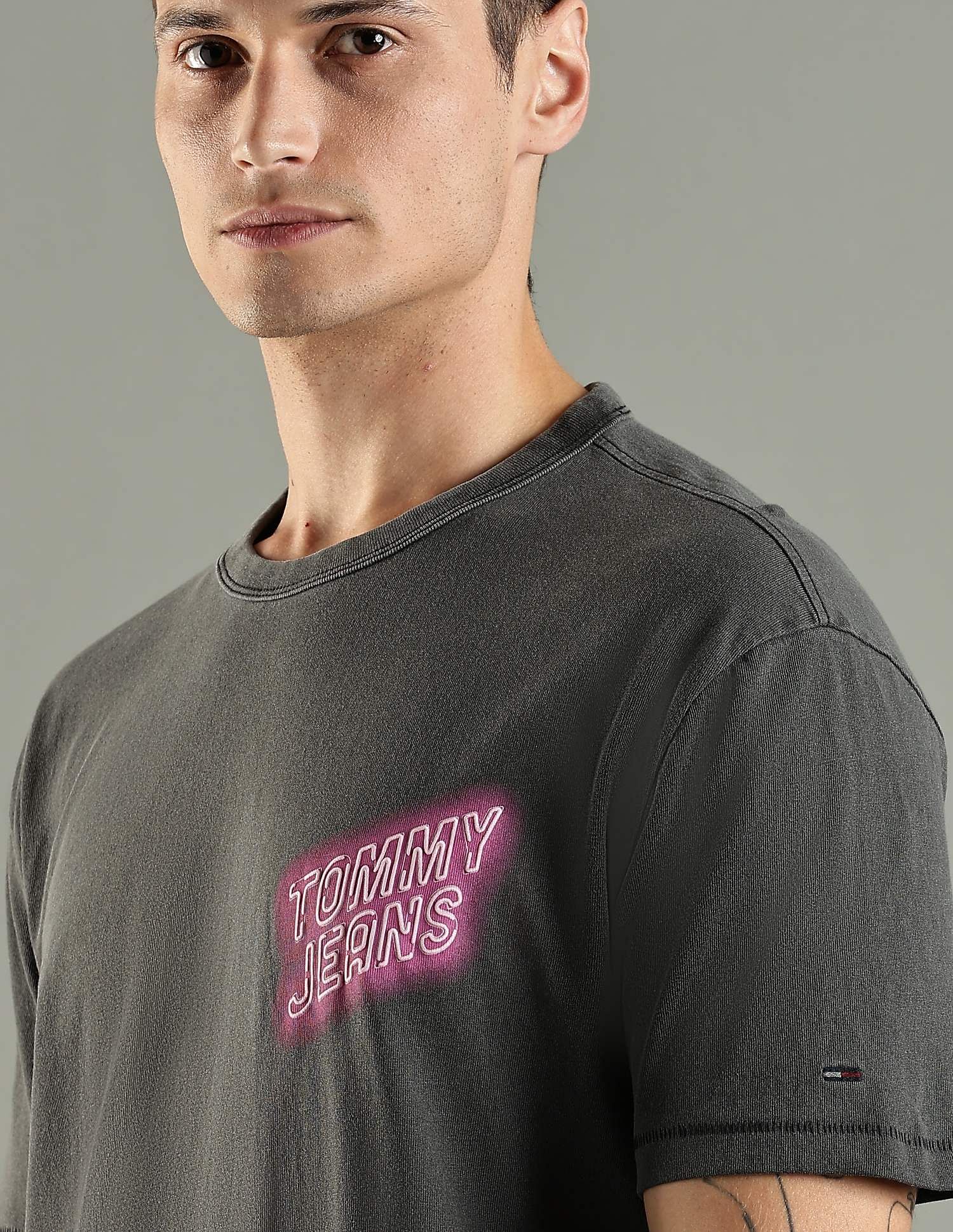 Tommy Hilfiger Embroidered Logo Regular Fit Cotton T-Shirt