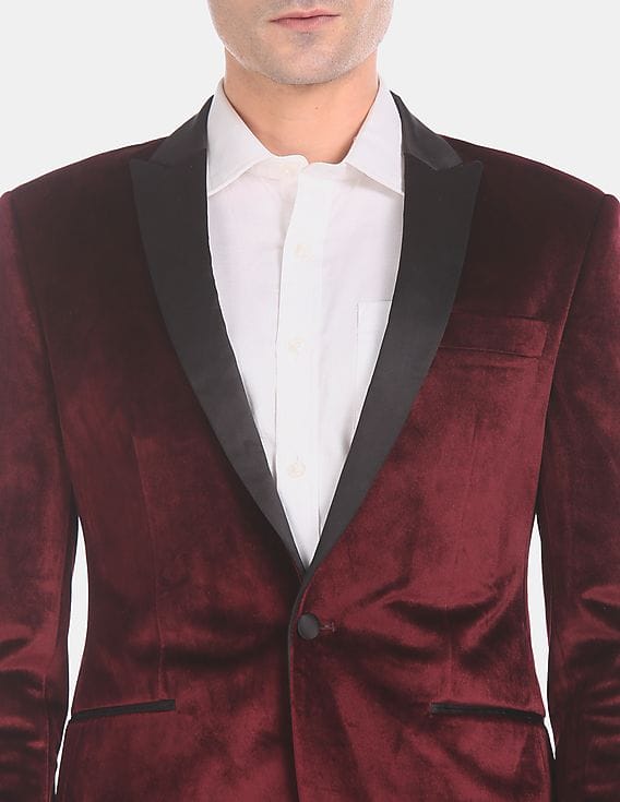 red blazer black collar