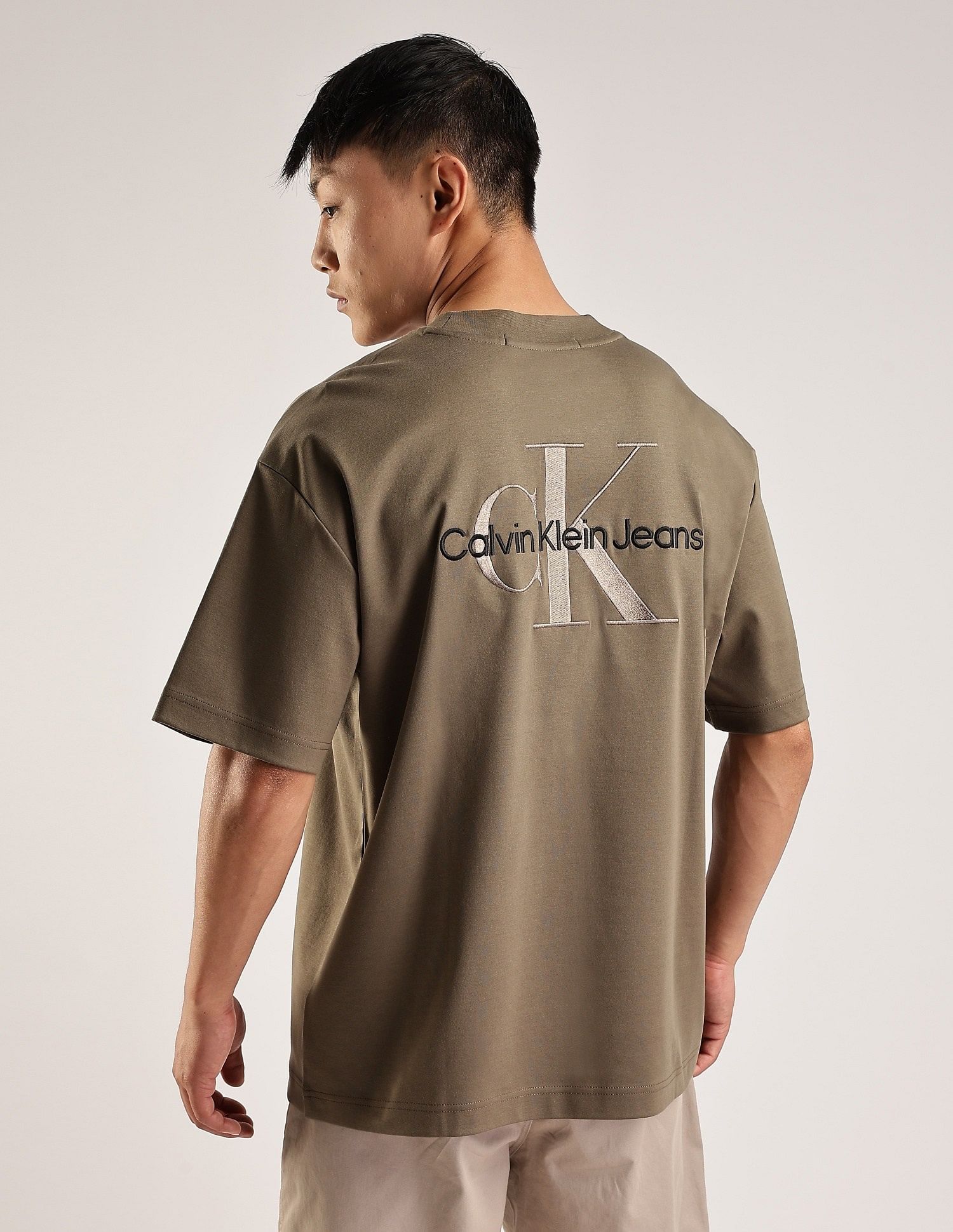 Calvin Klein Jeans Logo Regular-Fit Cotton T-Shirt