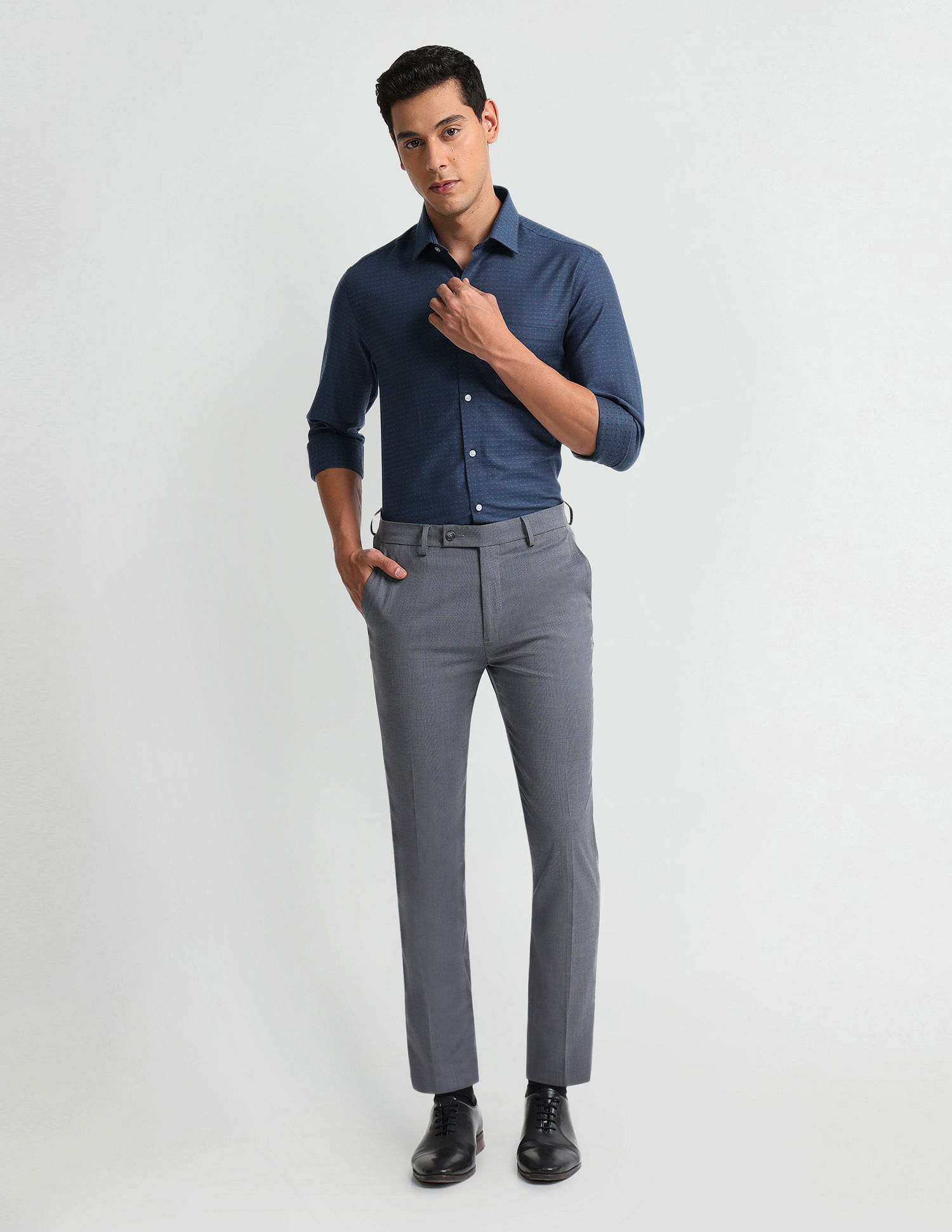 Arrow Manhattan Slim Fit Patterned Dobby Shirt
