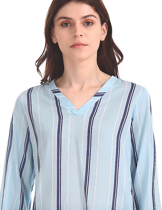 U.S. Polo Assn. Women Vertical Stripe V-Neck Top