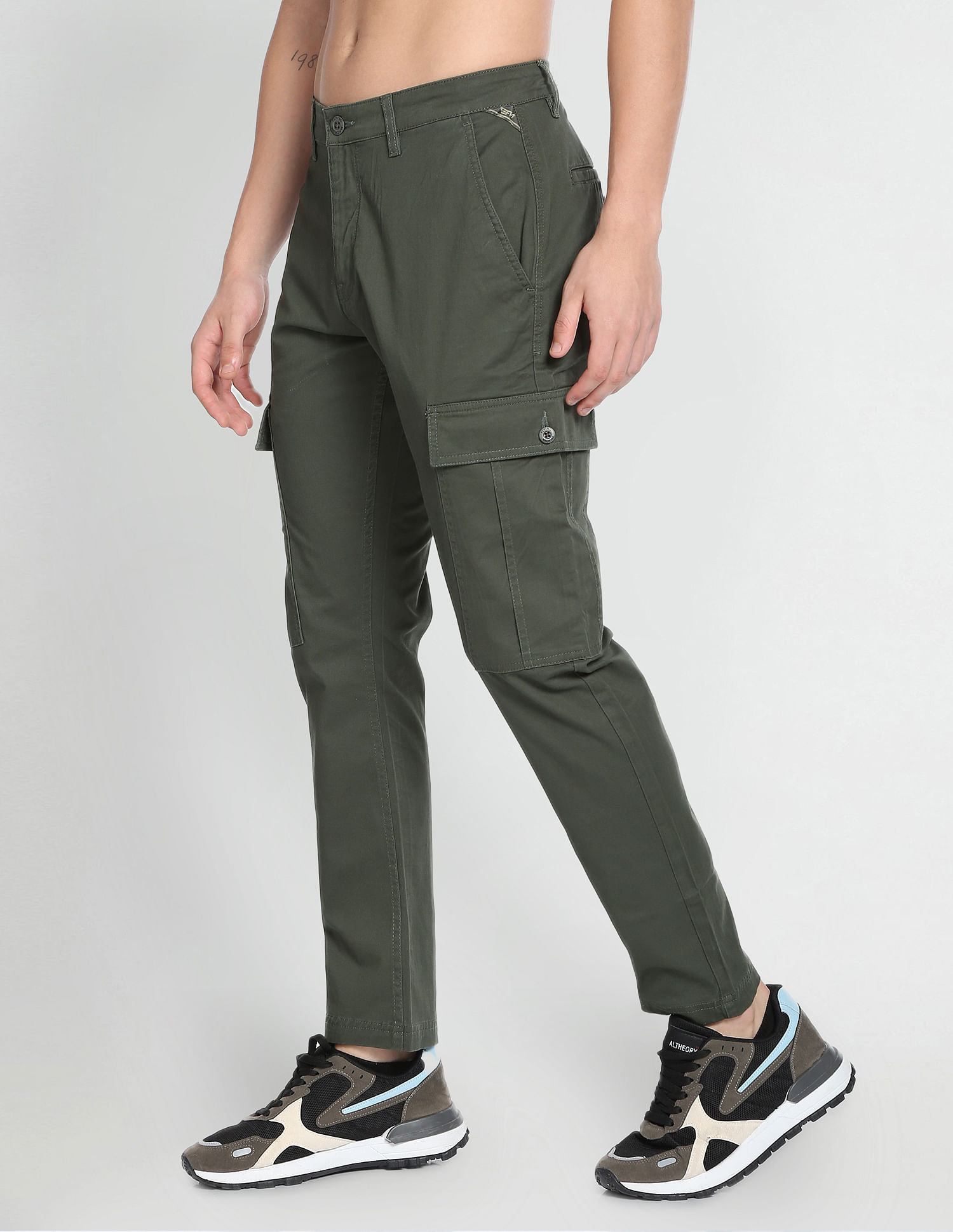 Buy Flying Machine Solid Slim Fit Cargo Joggers - NNNOW.com
