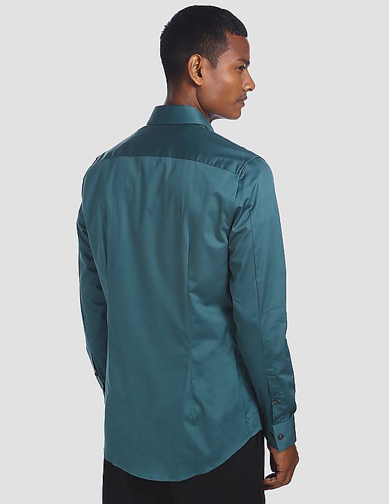 Calvin Klein Men Teal Slim Fit Satin Stretch Solid Casual Shirt