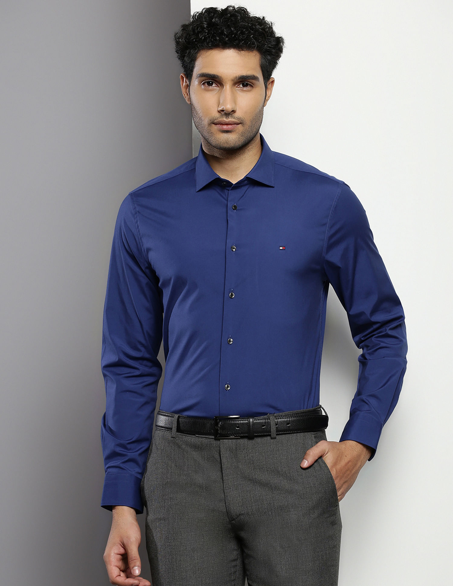 Tommy Hilfiger Cutaway Collar Solid Shirt