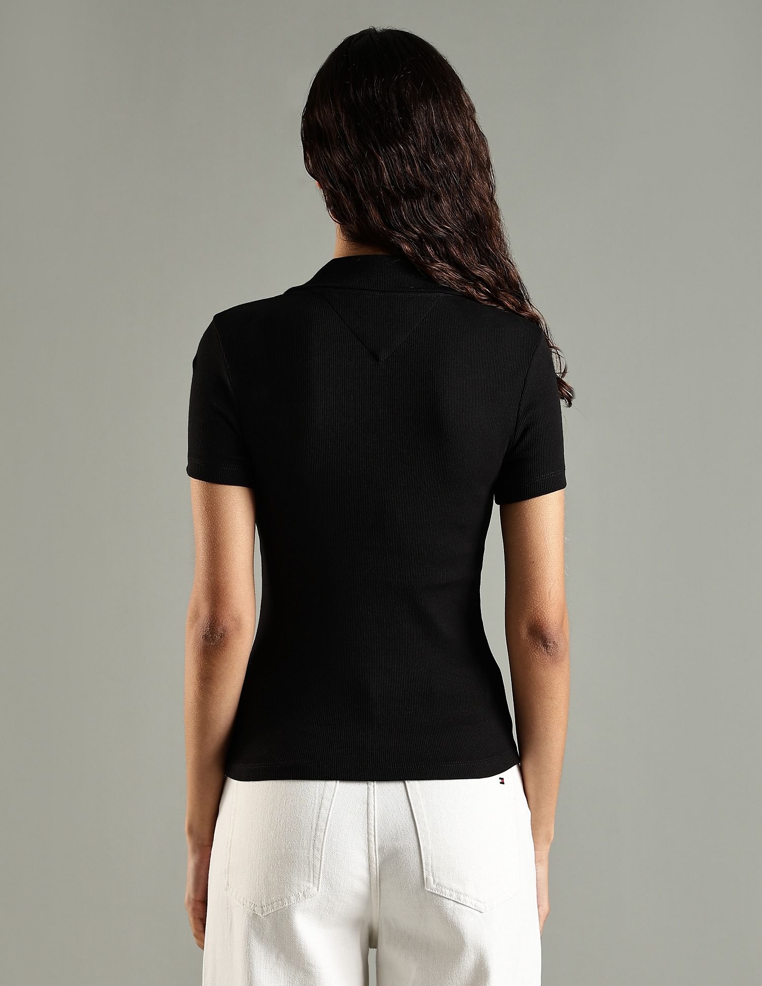 Tommy Hilfiger F25JWKT061 BLACK Womens T-Shirt